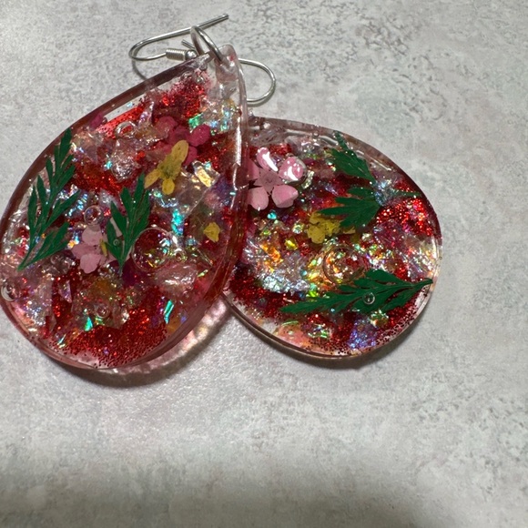 Gorgeous Floral Earrings 🔥💡 - Picture 4 of 4